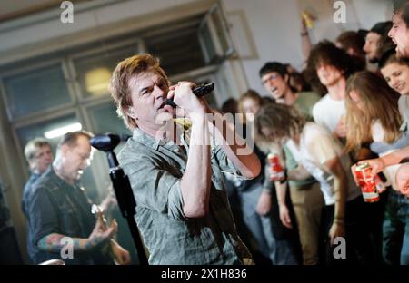 Campino, Sänger der Band die Toten Hosen, tritt am 3. April 2017 bei einem Living-Room-Gig in Wien auf. - 20170403 PD4178 - Rechteinfo: Rights Managed (RM) Stockfoto