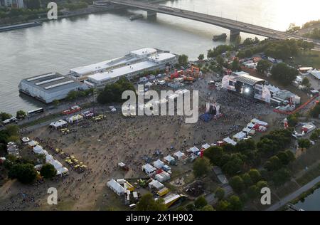 Das 34. Donauinsel Festival 2017 fand vom 23. Bis 25. Juni 2016 auf der Donauinsel in Wien statt. ABBILDUNG: Luftaufnahme – 20170624 PD6859 – Rechteinfo: Rights Managed (RM) Stockfoto