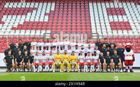 Das offizielle Team- und Porträt-Fotoshooting des österreichischen Bundesliga FC Red Bull Salzburg in Salzburg, Österreich am 2017.07.05. ABBILDUNG: Team - 20170705 PD13410 - Rechteinfo: Rights Managed (RM) Stockfoto