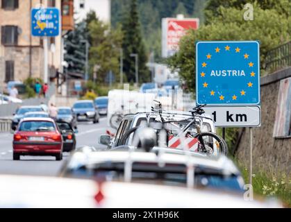 Am 5. Juli 2017 am Brenner, Österreich, an der Brennergrenze am Brenner-Pass Ausschildern. Österreich plant Grenzkontrollen am Brenner zwischen Italien und Österreich. - 20170705 PD5350 - Rechteinfo: Rechte verwaltet (RM) Stockfoto