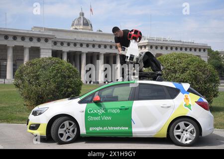 Eine Google Street View-Kamera auf dem Dach eines Opel-Autos wird die Straßen Wiens erfassen. Fahrzeugpräsentation am Heldenplatz in Wien, Österreich, am 19. Juli 2017. - 20170719 PD1267 - Rechteinfo: Rechte verwaltet (RM) Stockfoto