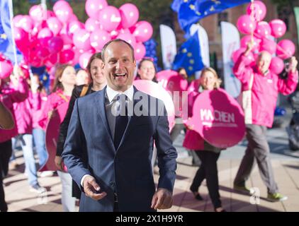 Spitzenkandidaten Matthias Strolz (Neos) vor der tv-Show Puls 4 in Wien, Österreich, am 4. September 2017. Die Parlamentswahlen finden am 15. Oktober 2017 in Österreich statt. - 20170911 PD5088 - Rechteinfo: Rechte verwaltet (RM) Stockfoto