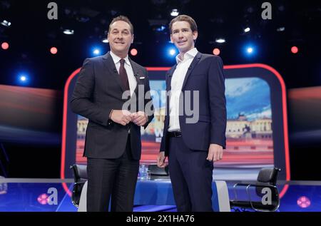 (L-R) Fraktionsvorsitzender Heinz Christian Strache und österreichischer Außenminister Sebastian kurz vor der Fernsehkonfrontation zwischen Spitzenkandidaten von OeVP und FPOe für die österreichischen Parlamentswahlen 2017 in Wien am 10.2017. - 20171010 PD5590 - Rechteinfo: Rechte verwaltet (RM) Stockfoto