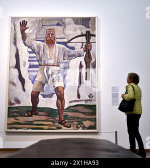 Besucher während der Ausstellung ' Ferdinand Hodler - Wahlverwandtschaften von Klimt bis Schiele ' während einer Führung mit Journalisten im Leopold Museum in Wien, Österreich, am 12. Oktober 2017. Die Ausstellung findet vom 13. Oktober bis 22. Januar 2018 statt. - 20171012 PD1628 - Rechteinfo: Rechte verwaltet (RM) Stockfoto