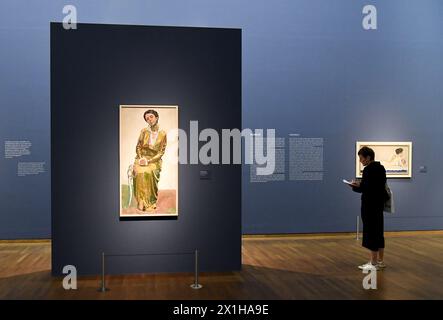 Besucher während der Ausstellung ' Ferdinand Hodler - Wahlverwandtschaften von Klimt bis Schiele ' während einer Führung mit Journalisten im Leopold Museum in Wien, Österreich, am 12. Oktober 2017. Die Ausstellung findet vom 13. Oktober bis 22. Januar 2018 statt. - 20171012 PD1626 - Rechteinfo: Rechte verwaltet (RM) Stockfoto