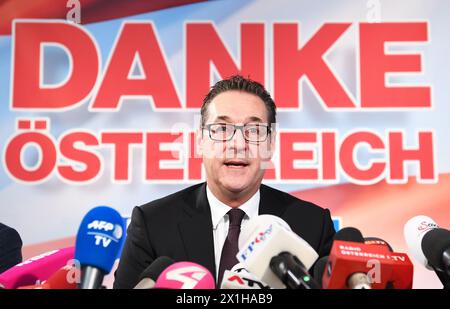 Fraktionsvorsitzender Heinz Christian Strache während der Medienkonferenz der österreichischen Freiheitspartei anlässlich der österreichischen Parlamentswahlen am 2017/10/18 in Wien - 20171018 PD1067 - Rechteinfo: Rights Managed (RM) Stockfoto