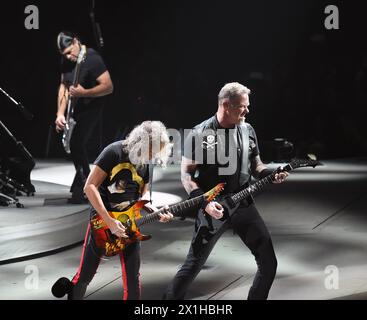 US-amerikanische Heavy-Metal-Band Metallica während eines Konzerts in der Stadthalle in Wien am 31. März 2018. BILD: L-R Robert Trujillo, Kirk Hammett und James Hetfield - 20180331 PD5235 - Rechteinfo: Rights Managed (RM) Stockfoto