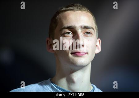 Rennfahrer Ferdinand Habsburg (Ferdinand Zvonimir Maria Balthus Keith Michael Otto Antal Bahnam Leonhard von Habsburg) im Interview auf Schloss Schönbrunn in Wien, Österreich, 7. Mai 2018. Er tritt derzeit an der FIA Formel-3-Europameisterschaft an. - 20180507 PD15355 - Rechteinfo: Rights Managed (RM) Stockfoto