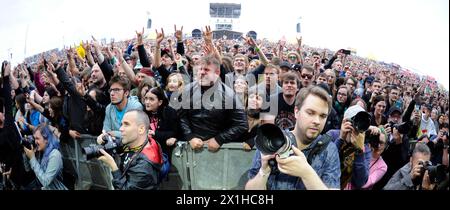 Nova Rock 2018 Festival in Nickelsdorf, Österreich, 14. Juni 2017. Die Veranstaltung findet vom 14. Bis 17. Juni 2018 statt. BILD: Besucher beim Konzert „Stone Sour“ von „Blue Stage“ - 20180614 PD8486 - Rechteinfo: Rights Managed (RM) Stockfoto