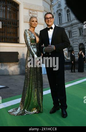 Vizekanzler Heinz-Christian Strache posiert mit seiner Frau Philippa auf dem fest Imperiale 2018 am 29. Juni 2018 in Wien. - 20180629 PD7336 - Rechteinfo: Rechte verwaltet (RM) Stockfoto