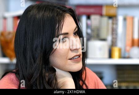 Die österreichische Schriftstellerin Vea Kaiser im Interview mit der Austria Presse Agentur in Wien am 19. Februar 2019. - 20190219 PD15377 - Rechteinfo: Rechte verwaltet (RM) Stockfoto