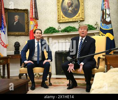 US-Präsident Donald Trump trifft sich am 20. Februar 2019 im Oval Office im Weißen Haus in Washington, DC, mit dem österreichischen Bundeskanzler Sebastian kurz. - 20190220 PD7903 - Rechteinfo: Rechte verwaltet (RM) Stockfoto
