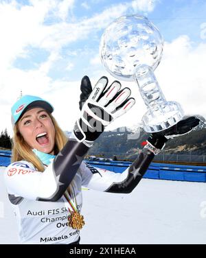 DIE US Mikaela Shiffrin feiert mit ihren Kristallkugel-Trophäen während der Podiumszeremonie nach der Teilnahme an der FIS Alpinweltmeisterschaft der Herren und der FIS Alpinweltmeisterschaft der Frauen am 17. März 2019 in Grandvalira Soldeu - El Tarter in Andorra. - 20190317 PD4550 - Rechteinfo: Rechte verwaltet (RM) Stockfoto