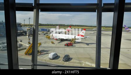 Featured - Wien International Airport - am 11. Juli 2019 in Schwechat, Österreich. Austrian Airlines (AUA) Flugzeuge – 20190711 PD1762 – Rechteinfo: Rights Managed (RM) Stockfoto