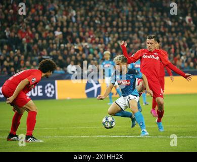 UEFA Champions League Gruppe E Fußballspiel FC Red Bull Salzburg gegen SSC Neapel am 23. Oktober 2019 in Salzburg, Österreich. BILD: Andre Silva Ramalho (l.( Red Bull Salzburg) und Zlatko Junuzovic ( Red Bull Salzburg), Dries Mertens (SSC Neapel) - 20191023 PD10338 - Rechteinfo: Rights Managed (RM) Stockfoto