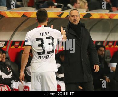 Andre Miguel Valente da Silva (SGE Eintracht Frankfurt/l) und Cheftrainer Adi Hütter (SGE Eintracht Frankfurt/re) während des 32er Zweitspiels der UEFA Europa League zwischen RB Salzburg und Eintracht Frankfurt in der Red Bull Arena am 28. Februar 2020 in Salzburg. - 20200228 PD10069 - Rechteinfo: Rights Managed (RM) Stockfoto