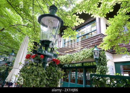 Das Schweizerhaus der Familie Kolarik im Wiener Prater mit Bierkrügen, die am 14. Mai 2020 in Wien fotografiert wurden. Nach der Sperrung nach Ausbruch des neuartigen Coronavirus (COVID-19) und dem Gastronomieverbot werden die Restaurants in Österreich morgen wieder unter Bedingungen geöffnet. - 20200514 PD2148 - Rechteinfo: Rechte verwaltet (RM) Stockfoto