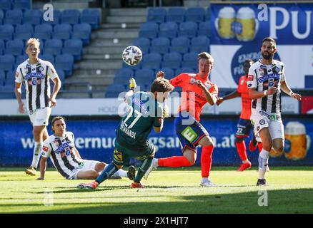 (L-R) Stefan Hierländer (Sturm Graz), Jörg Siebenhandl (Sturm Graz), Lukas Gabbichler (Hartberg) und Anastasios Avlonitis (Sturm Graz) erzielten am 5. Juli 2020 im tipico-Bundesliga-Spiel zwischen SK Puntigamer Sturm Graz und TSV Prolactal Hartberg in Graz ein Tor von 1:1. - 20200705 PD3867 - Rechteinfo: Rechte verwaltet (RM) Stockfoto