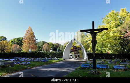 Feature - All Hallows' Day ist ein fest, das am 1. November von der römisch-katholischen Kirche gefeiert wird. Foto auf dem Zentralfriedhof in Wien, Österreich, am 28. Oktober 2020. - 20201028 PD4247 - Rechteinfo: Rights Managed (RM) Stockfoto