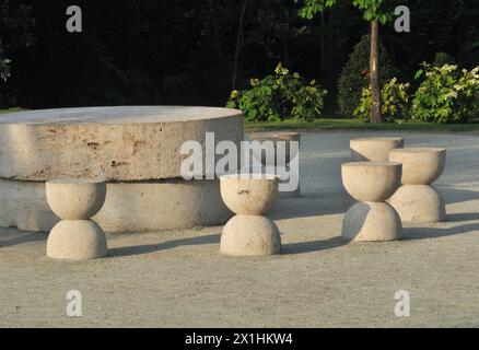 Der Tisch der Stille, Skulpturensemble von Constantin Brancusi in Targu Jiu Stockfoto