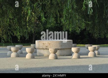 Der Tisch der Stille, Skulpturensemble von Constantin Brancusi in Targu Jiu Stockfoto