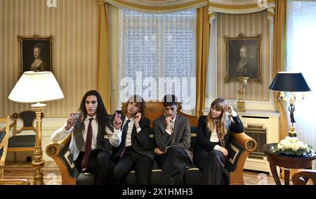 Måneskin, Gewinner des Eurovision Song Contests, (L-R): Ethan Torchio, Thomas Raggi, Damiano David und Victoria de Angelis im Interview mit der Austria Presse Agentur in Wien am 15. Juli 2021. - 20210715 PD16074 - Rechteinfo: Rights Managed (RM) Stockfoto