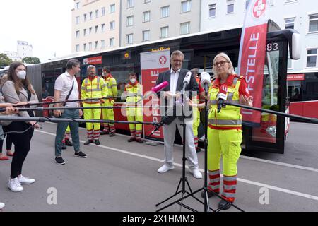 Pressekonferenz des Samariterbunds Wien anlässlich des Starts der Impfbusfahrt durch Wien am 4. August 2021 in Wien. Bild: Peter Hacker (Stadtrat für Soziales, Gesundheitswesen und Sport) - 20210804 PD12568 - Rechteinfo: Rechte verwaltet (RM) Stockfoto