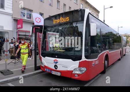 Pressekonferenz des Samariterbunds Wien anlässlich des Starts der Impfbusfahrt durch Wien am 4. August 2021 in Wien. - 20210804 PD12570 - Rechteinfo: Rechte verwaltet (RM) Stockfoto