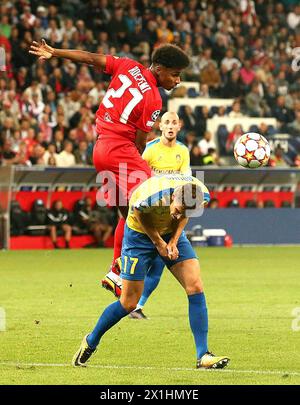 Play-off zur UEFA Champions League, 1. Legspiel zwischen dem FC Red Bull Salzburg und Brondby IF in der Red Bull Arena in Salzburg, Österreich am 17. August 2021. Bild: Karim David Adeyemi (FC Red Bull Salzburg/l) , Andreas Bruus (Bröndby IF/r) - 20210817 PD5215 - Rechteinfo: Rights Managed (RM) Stockfoto