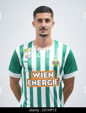 ABD0367 20220708 Martin Koscelnik (SK Rapid Wien) während der Team- und Porträtaufnahmen des österreichischen Bundesliga-Clubs SK Rapid Wien am 8. Juli 2022 in Wien. - 20220708 PD9213 - Rechteinfo: Rechte verwaltet (RM) Stockfoto