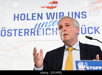 ÖSTERREICH; WIEN; 20220809: FPOe-Präsidentschaftskandidat Walter Rosenkranz während der Pressekonferenz "mein Weg zur Bundespräsidentschaft" am 09. August 2022 in Wien - 20220809 PD2684 - Rechteinfo: Rights Managed (RM) Stockfoto