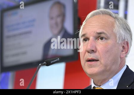 ÖSTERREICH; WIEN; 20220809: FPOe-Präsidentschaftskandidat Walter Rosenkranz während der Pressekonferenz "mein Weg zur Bundespräsidentschaft" am 09. August 2022 in Wien - 20220809 PD2060 - Rechteinfo: Rights Managed (RM) Stockfoto