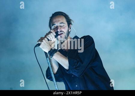 Sänger Tom Smith beim Konzert der Band The Editors in Wien am 17. Oktober 2022. - 20221017 PD7648 - Rechteinfo: Rights Managed (RM) Stockfoto