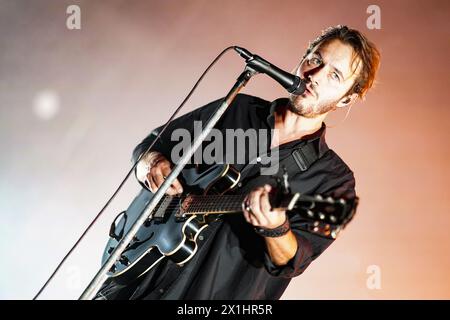 Sänger Tom Smith beim Konzert der Band The Editors in Wien am 17. Oktober 2022. - 20221017 PD7674 - Rechteinfo: Rights Managed (RM) Stockfoto