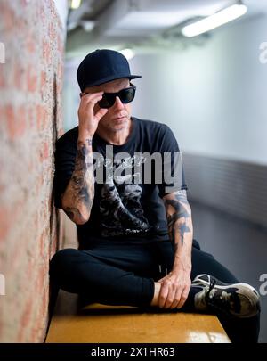 Sänger Adam ' Nergal ' Darski von der Band Behemoth im Interview mit der Austria Presse Agentur in Wien, Österreich, am 18. Oktober 2022. - 20221018 PD16667 - Rechteinfo: Rechte verwaltet (RM) Stockfoto
