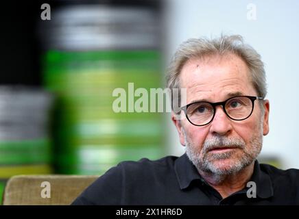 Österreichischer Filmregisseur Ulrich Seidl im Interview mit der Austria Presse Agentur in Wien am 18. Oktober 2022. - 20221018 PD21776 - Rechteinfo: Rights Managed (RM) Stockfoto
