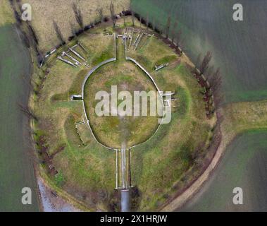 Luftaufnahme von Carnuntum in Petronell-Carnuntum, Österreich, aufgenommen am 15. Januar 2023. Carnuntum ist eine römische Legionärsfestung und Hauptquartier der pannonischen Flotte aus dem Jahr 50 n. Chr. Seine beeindruckenden Überreste befinden sich an der Donau in Niederösterreich auf halbem Weg zwischen Wien und Bratislava im archäologischen Park Carnuntum, der sich über eine Fläche von 10 km2 in der Nähe der heutigen Dörfer Petronell-Carnuntum und Bad Deutsch-Altenburg erstreckt. - 20230115 PD14691 - Rechteinfo: Rights Managed (RM) Stockfoto