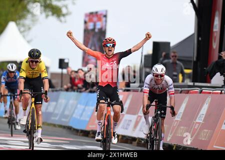 Tom Pidcock GB Ineos Grenadiers gewinnt Amstel vor Tiesj benoot und Marc hirschi Stockfoto