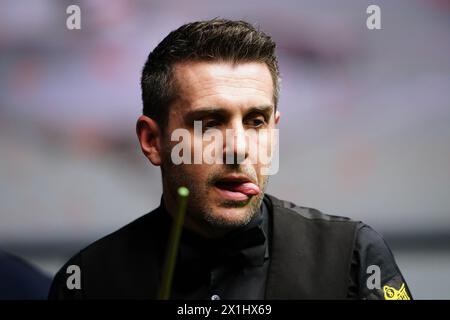 Aktenfoto vom 30. April 2023 von Mark Selby im Kampf gegen Luca Brecel (nicht abgebildet). Mark Selby ist bereit, sich wieder dem Schmelztiegel zu stellen. Ausgabedatum: Mittwoch, 17. April 2024. Stockfoto