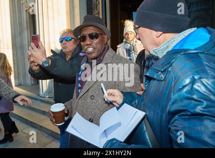 Wesley SNIPES, US-amerikanischer Schauspieler, Filmproduzent, Kampfkünstler und Autor, macht während seines Aufenthalts während seiner Filmpremiere von „ The Recall “ am 15. November 2017 in Wien eine Wiener Fiaker-Tour. - 20171115 PD8157 - Rechteinfo: Rights Managed (RM) Stockfoto