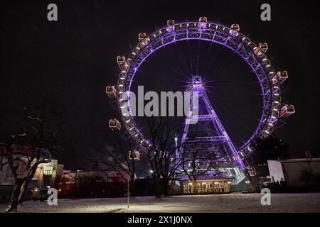 Das Wiener Riesenrad ist ein Riesenrad am Eingang des Prater-Vergnügungsparks in Leopoldstadt, dem 2. Bezirk der österreichischen Landeshauptstadt Wien, dargestellt am 1. Dezember 2018. - 20181201 PD10864 - Rechteinfo: Rechte verwaltet (RM) Stockfoto