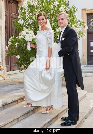 Hochzeit von Arturo Pacifico Griffini und Sophia Doyle im Belvedere in Wien, Österreich, am 29. Juni 2019. BILD: Sophia DOYLE und ihr Vater - 20190629 PD11600 - Rechteinfo: Rights Managed (RM) Stockfoto