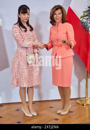 Die japanische Prinzessin Kako von Akishino (L) trifft sich am 18. September 2019 mit der österreichischen Bundeskanzlerin Brigitte Bierlein im österreichischen Bundeskanzleramt in Wien. Japans Prinzessin Kako von Akishino ist am dritten Tag ihrer offiziellen Überseereise nach Österreich und Ungarn. Japan und Österreich begehen den 150. Jahrestag diplomatischer Angelegenheiten. - 20190918 PD3717 - Rechteinfo: Rechte verwaltet (RM) Stockfoto