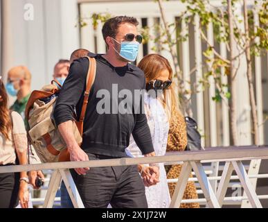 Copyright: Starpix/Alexander TUMA, 09.09.2021 Venedig, Italien, Ben AFFLECK, Jennifer LOPEZ, Ankunft in Flughafen Venedig, Italien, 78. internationales Filmfestival von Venedig 2021 - 20210909 PD4368 - Rechteinfo: Rights Managed (RM) Stockfoto