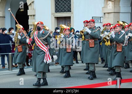 Die offizielle Begrüßungszeremonie zu Beginn des Besuchs des spanischen Königspaares im Innenhof der Wiener Hofburg am 31. Januar 2022. BILD: eine militärische Ehrenwache - 20220131 PD3013 - Rechteinfo: Rights Managed (RM) Stockfoto