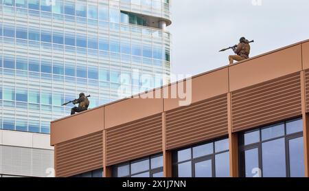 Während der Dreharbeiten zum Netflix-Blockbuster Tyler Rake ¿ Extraction wurde am 5. Februar 2022 in Wien ein Polizeikommando erschossen. - 20220205 PD24042 - Rechteinfo: Rechte verwaltet (RM) Stockfoto