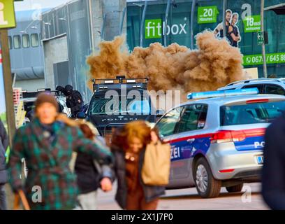 Während der Dreharbeiten zum Netflix-Blockbuster Tyler Rake ¿ Extraction wurde am 5. Februar 2022 in Wien ein Polizeikommando erschossen. - 20220205 PD24003 - Rechteinfo: Rights Managed (RM) Stockfoto