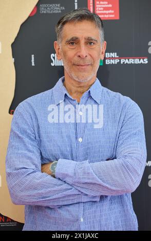 Copyright: Starpix/Alexander TUMA, 79. Venedig Filmfestival in Venedig, Italien, 9. September 2022. Alessandro Camon, Steve BUSCEMI, Phototermin zu ' The Listener ' - 20220909 PD5008 - Rechteinfo: Rights Managed (RM) Stockfoto