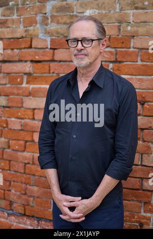 Copyright: Starpix/Alexander TUMA, 79. Venedig Filmfestival in Venedig, Italien, 9. September 2022. Steve BUSCEMI, Phototermin zu ' The Listener ' - 20220909 PD5066 - Rechteinfo: Rights Managed (RM) Stockfoto