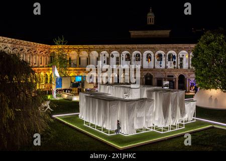 Mailand, Italien - 16. april 2024 - Fuorisalone Milan Design Week - in den Bildern Installationen an der Universität 'Statale di Milano' Credit: Kines Milano/Alamy Live News Stockfoto